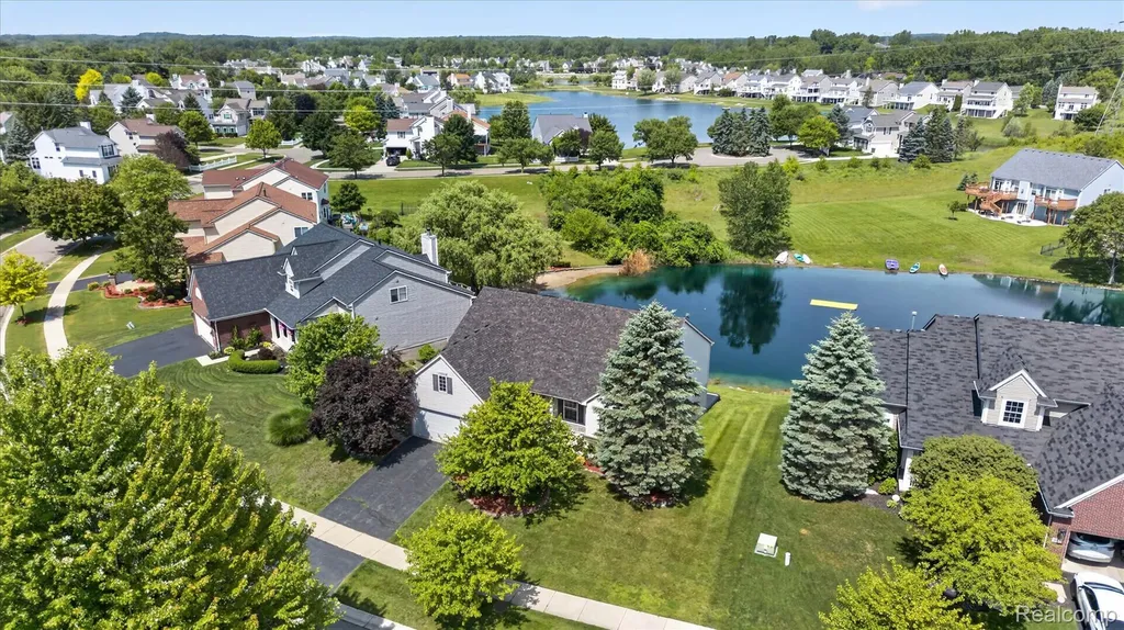 860 Island Lake Drive Oxford Charter Township MI 48371