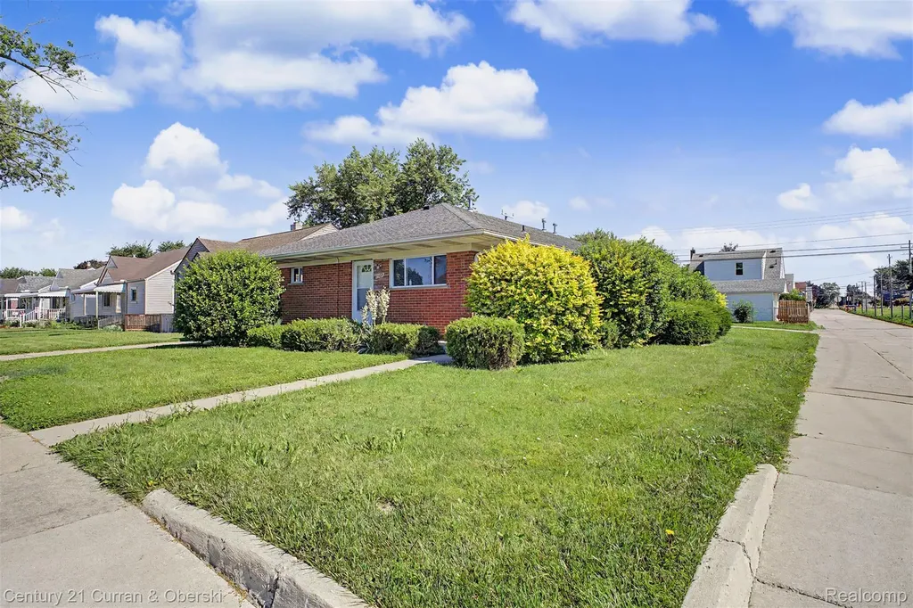 1504 Mclain Avenue Lincoln Park City MI 48146