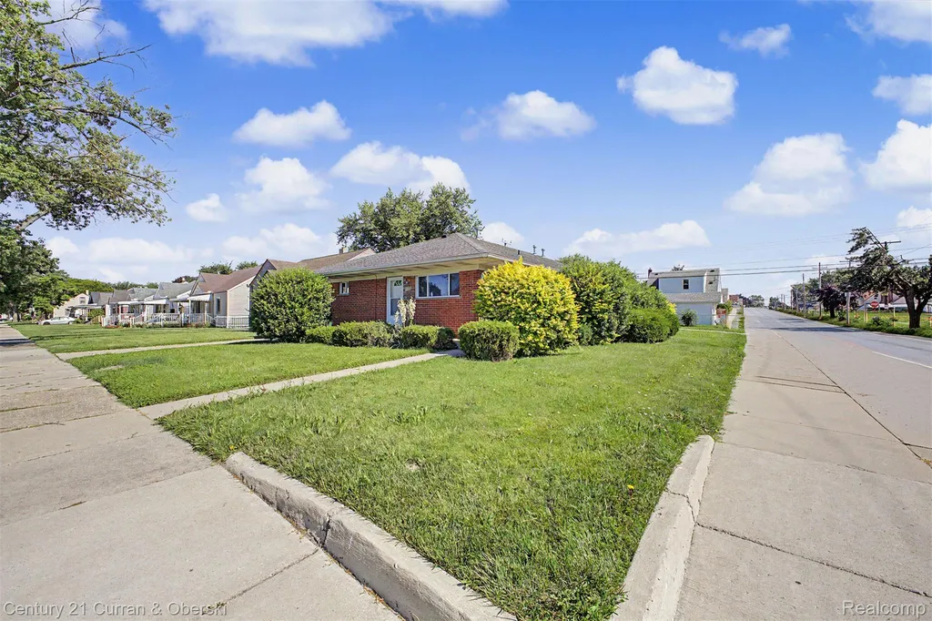 1504 Mclain Avenue Lincoln Park City MI 48146