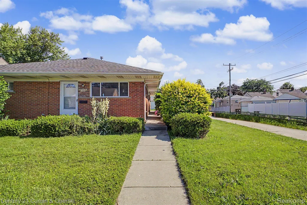 1504 Mclain Avenue Lincoln Park City MI 48146