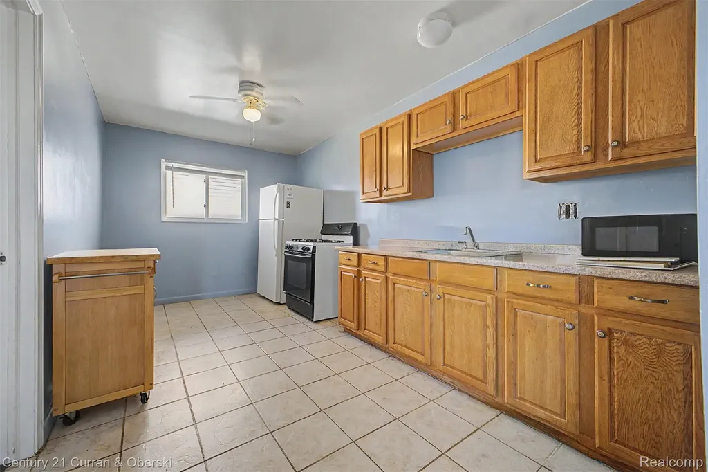 1504 Mclain Avenue Lincoln Park City MI 48146