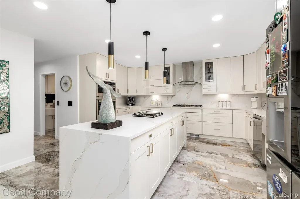 3176 Chambord Drive West Bloomfield Charter Township MI 48323