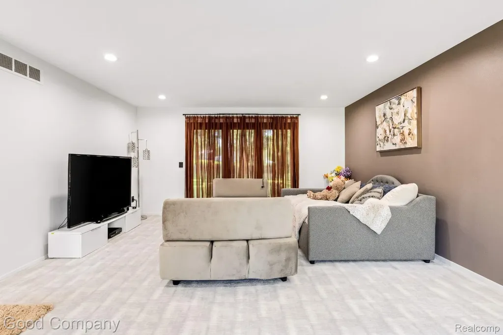 3176 Chambord Drive West Bloomfield Charter Township MI 48323