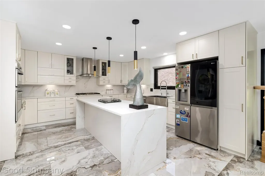 3176 Chambord Drive West Bloomfield Charter Township MI 48323