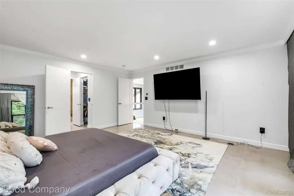 3176 Chambord Drive West Bloomfield Charter Township MI 48323