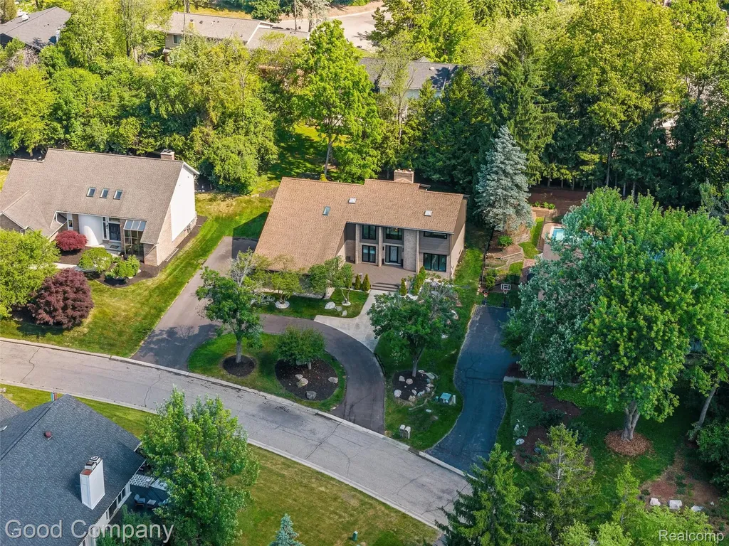 3176 Chambord Drive West Bloomfield Charter Township MI 48323