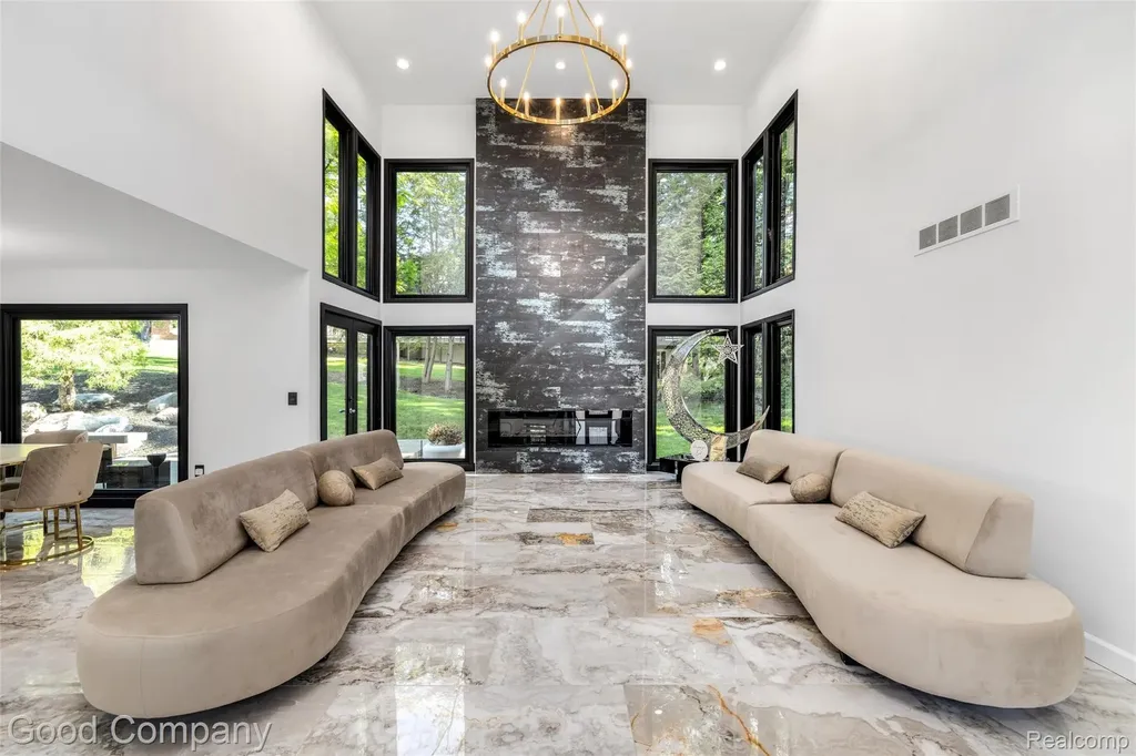 3176 Chambord Drive West Bloomfield Charter Township MI 48323