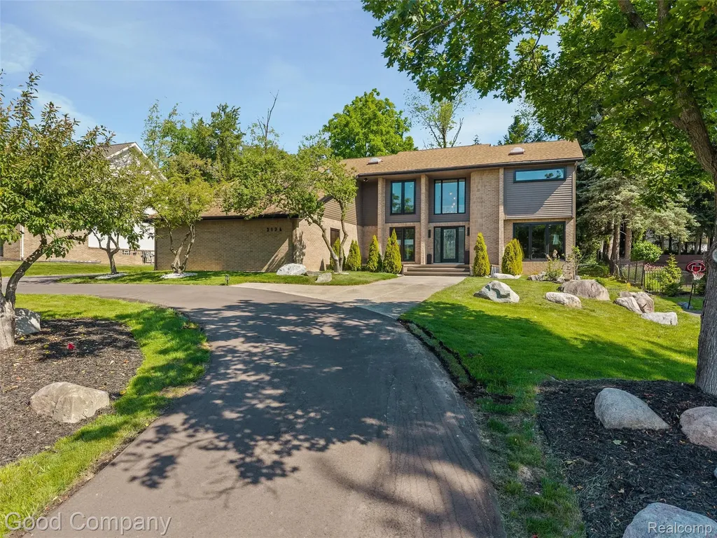 3176 Chambord Drive West Bloomfield Charter Township MI 48323