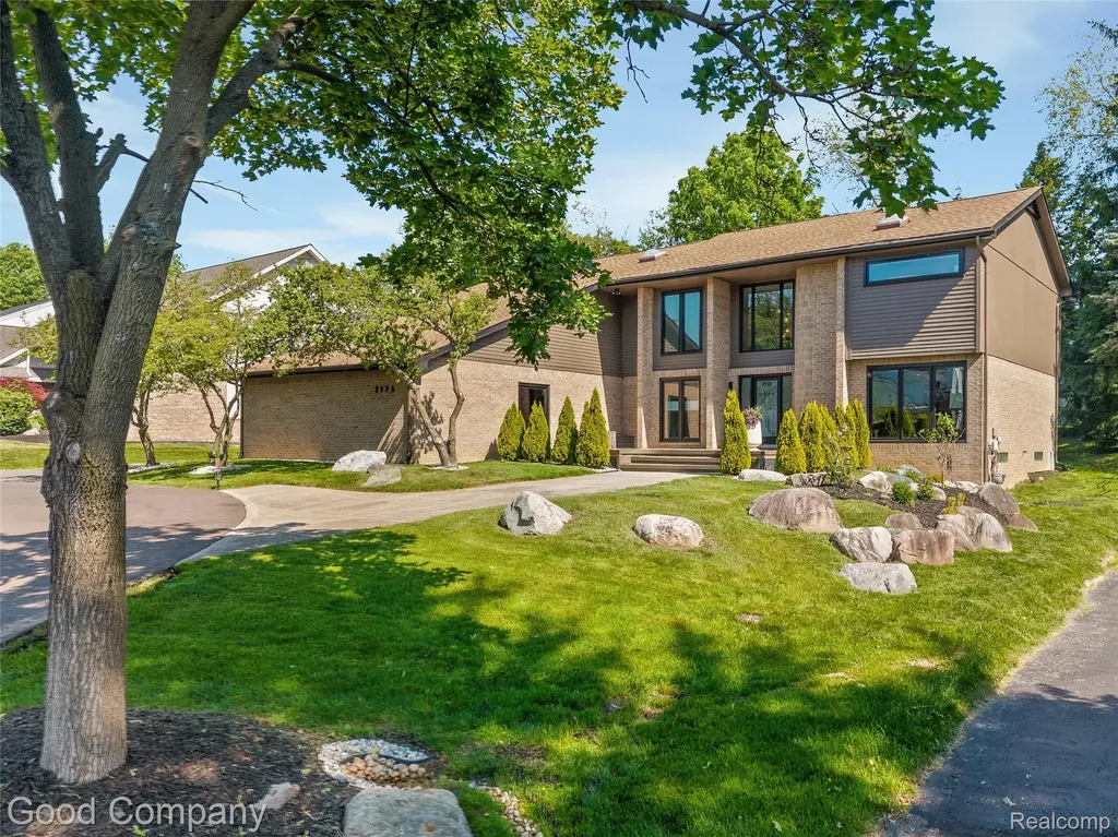 3176 Chambord Drive West Bloomfield Charter Township MI 48323