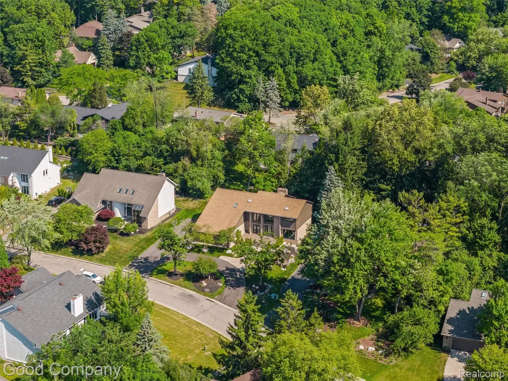 3176 Chambord Drive West Bloomfield Charter Township MI 48323