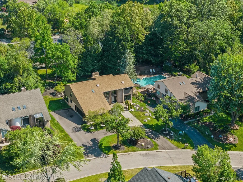 3176 Chambord Drive West Bloomfield Charter Township MI 48323