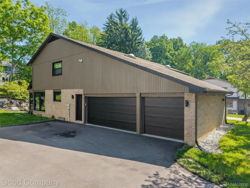 3176 Chambord Drive West Bloomfield Charter Township MI 48323