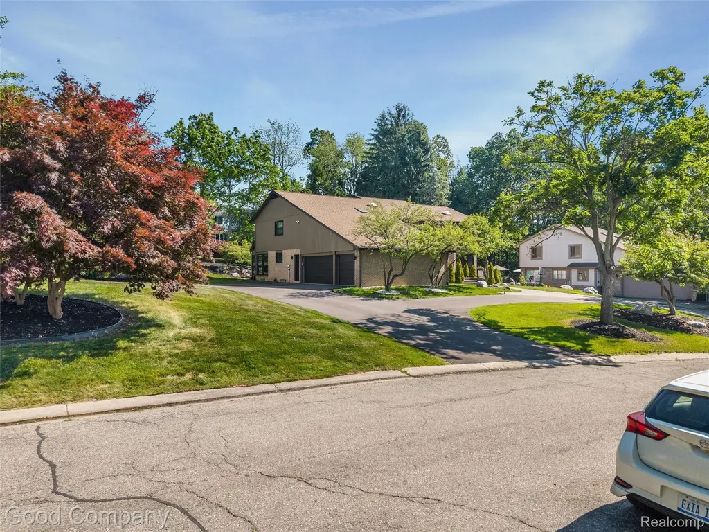 3176 Chambord Drive West Bloomfield Charter Township MI 48323