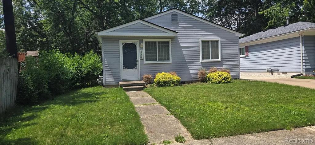 2126 S Karle Avenue Westland City MI 48186