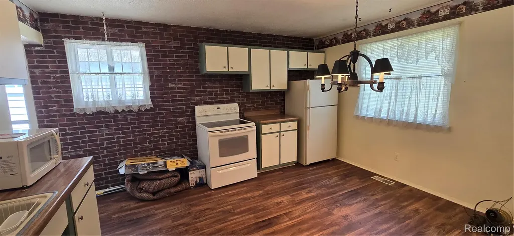 2126 S Karle Avenue Westland City MI 48186