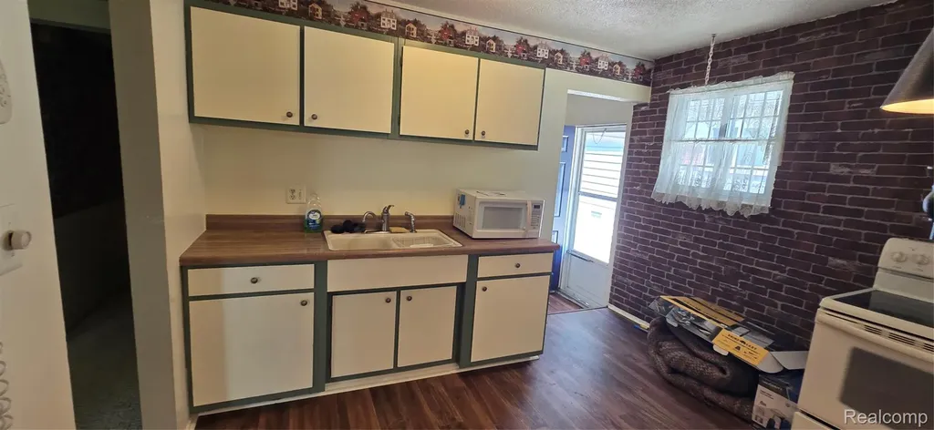 2126 S Karle Avenue Westland City MI 48186