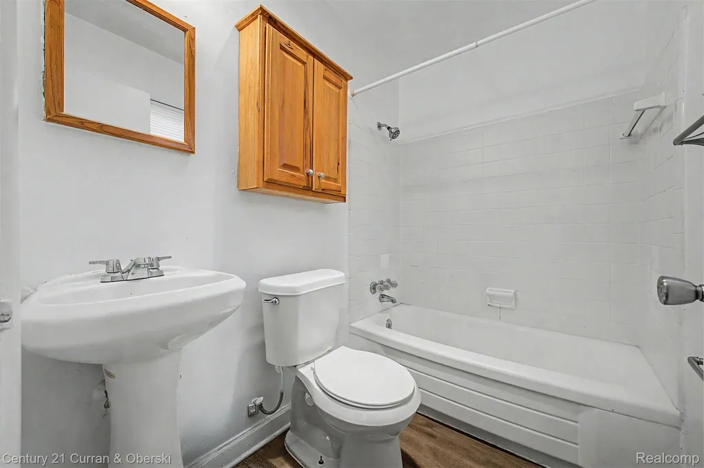1432 Charter Street Lincoln Park City MI 48146