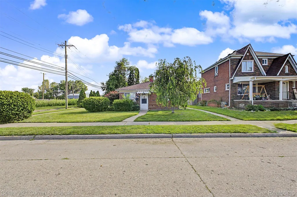 1432 Charter Street Lincoln Park City MI 48146