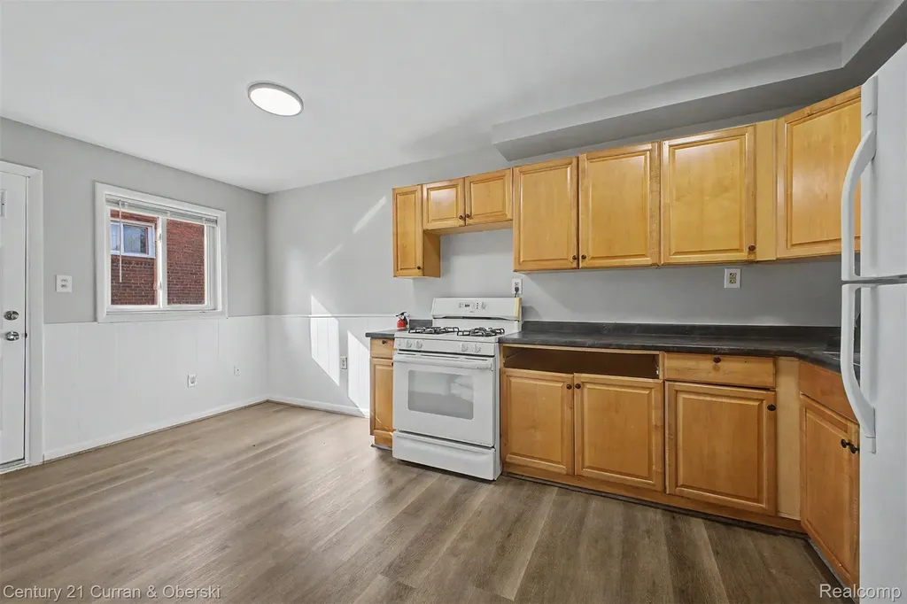 1432 Charter Street Lincoln Park City MI 48146