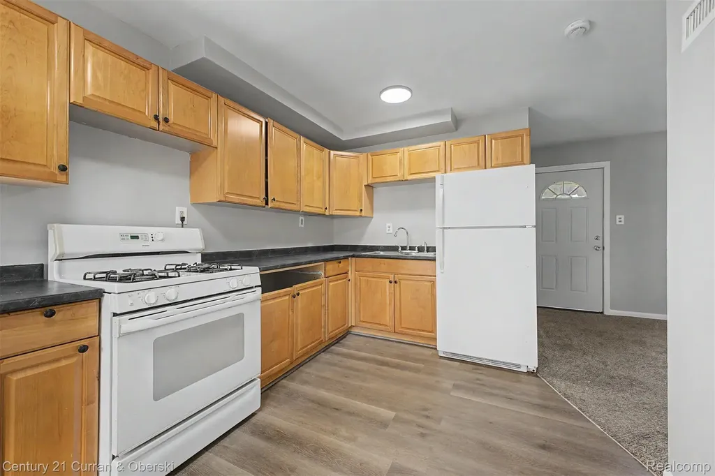 1432 Charter Street Lincoln Park City MI 48146