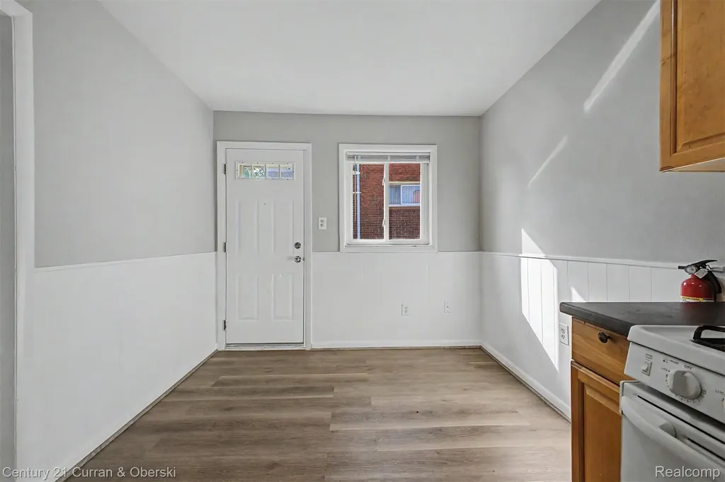 1432 Charter Street Lincoln Park City MI 48146