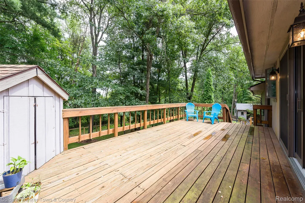 5211 Strawberry Lake Road Hamburg Township MI 48189