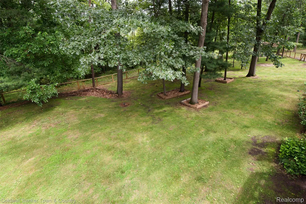 5211 Strawberry Lake Road Hamburg Township MI 48189