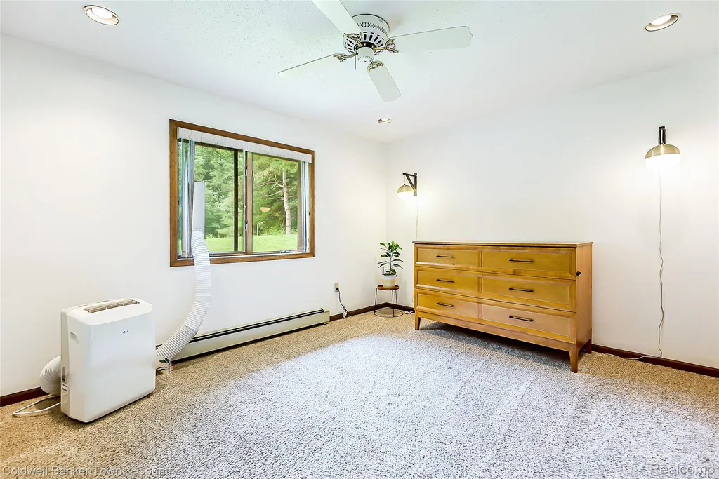 5211 Strawberry Lake Road Hamburg Township MI 48189