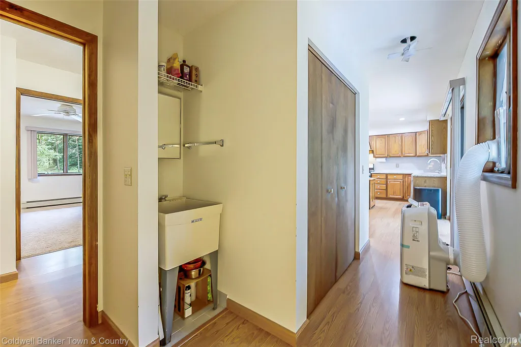 5211 Strawberry Lake Road Hamburg Township MI 48189