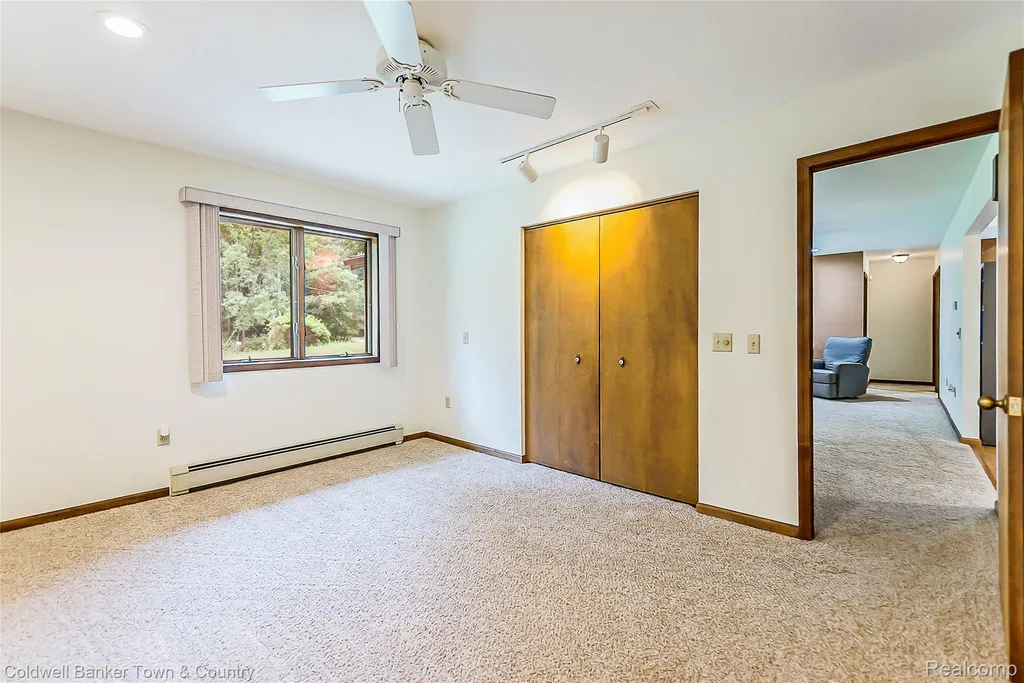 5211 Strawberry Lake Road Hamburg Township MI 48189