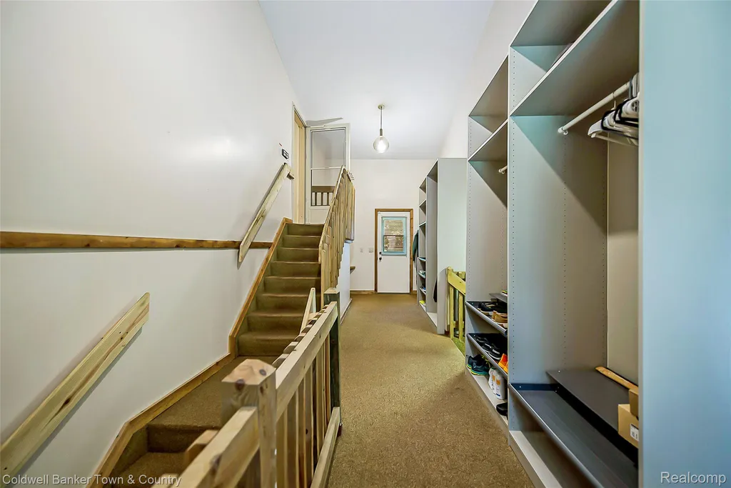 5211 Strawberry Lake Road Hamburg Township MI 48189