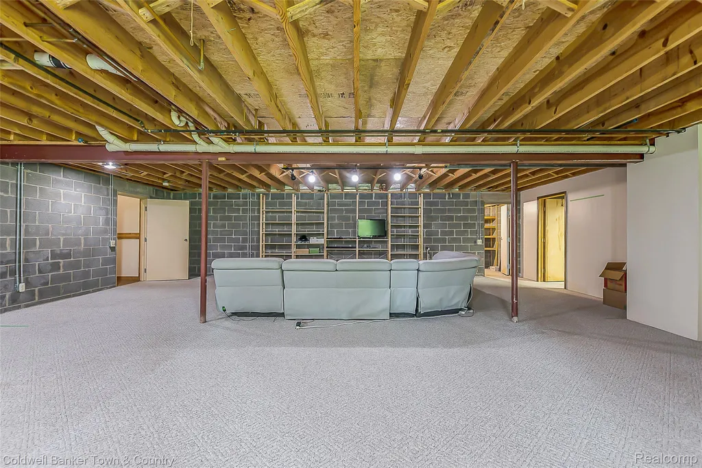 5211 Strawberry Lake Road Hamburg Township MI 48189