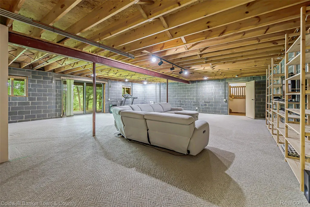 5211 Strawberry Lake Road Hamburg Township MI 48189
