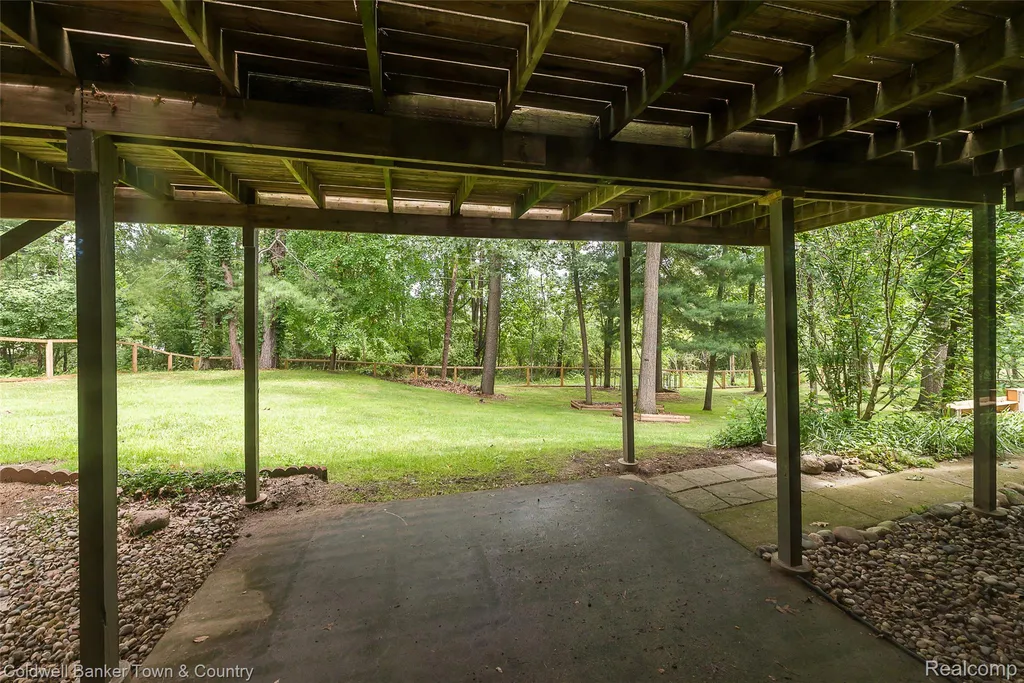 5211 Strawberry Lake Road Hamburg Township MI 48189