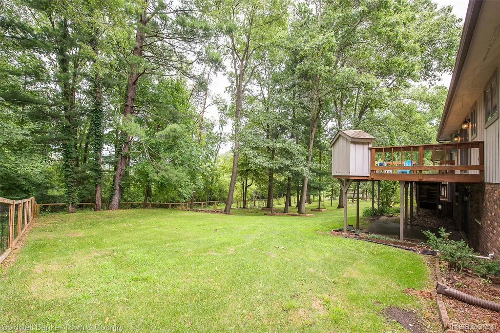 5211 Strawberry Lake Road Hamburg Township MI 48189
