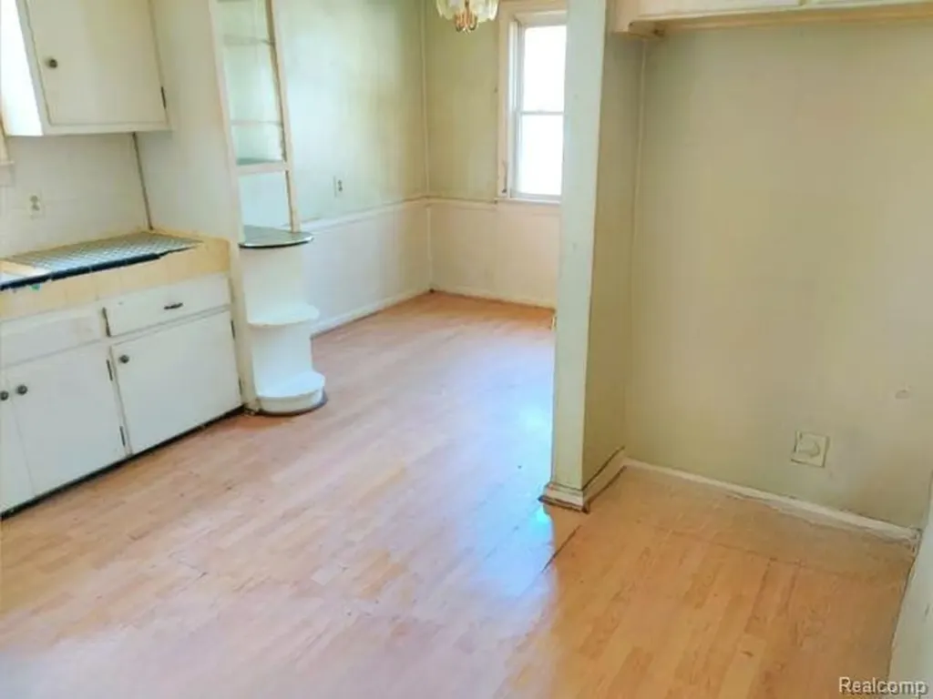 4230 Longtin Avenue Lincoln Park City MI 48146