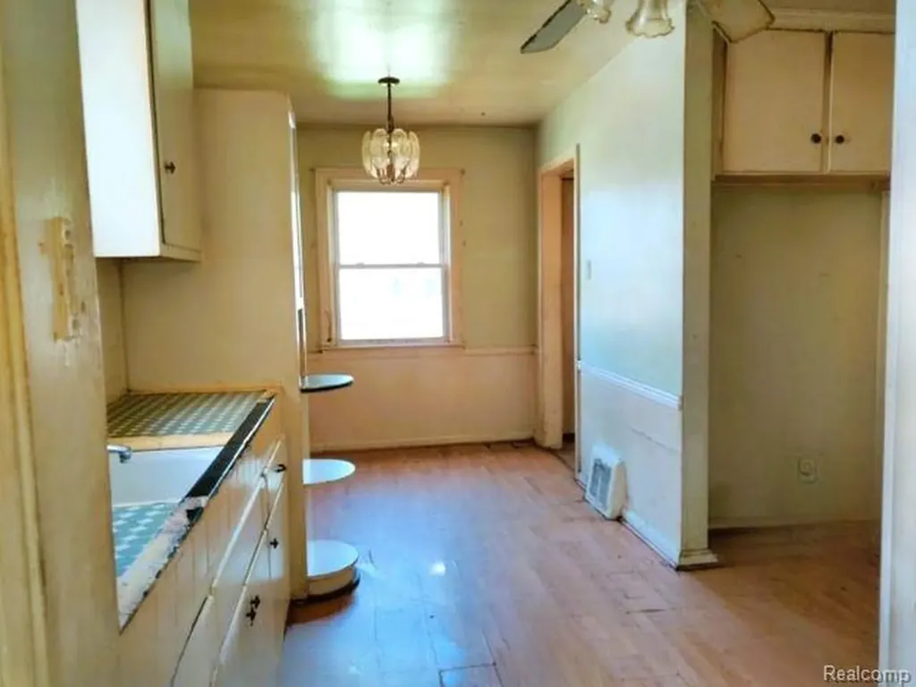 4230 Longtin Avenue Lincoln Park City MI 48146