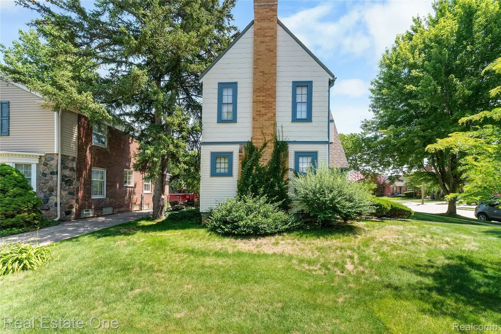 23760 Hudson Street Dearborn City MI 48124