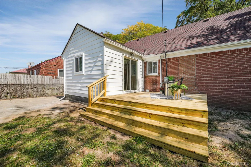 19201 Bentler Street Detroit City MI 48219