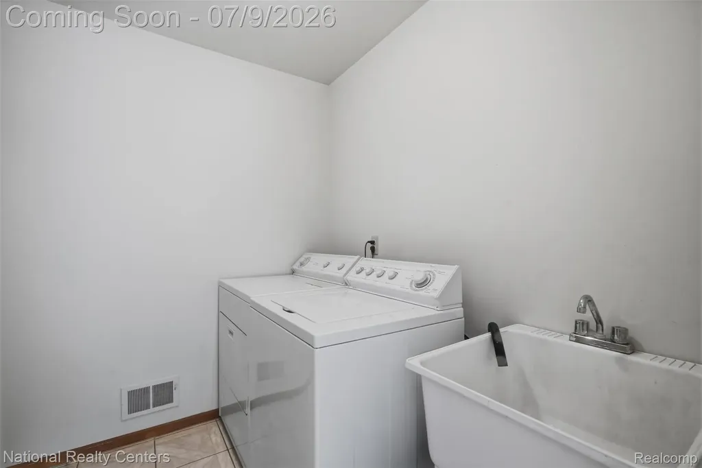 6860 Bridgemont Drive Canton Charter Township MI 48187