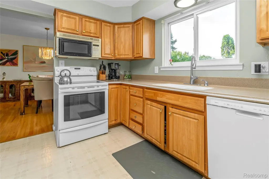 3739 Fife Lane West Bloomfield Charter Township MI 48323