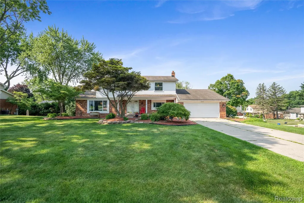 3739 Fife Lane West Bloomfield Charter Township MI 48323