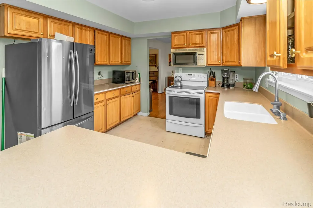 3739 Fife Lane West Bloomfield Charter Township MI 48323