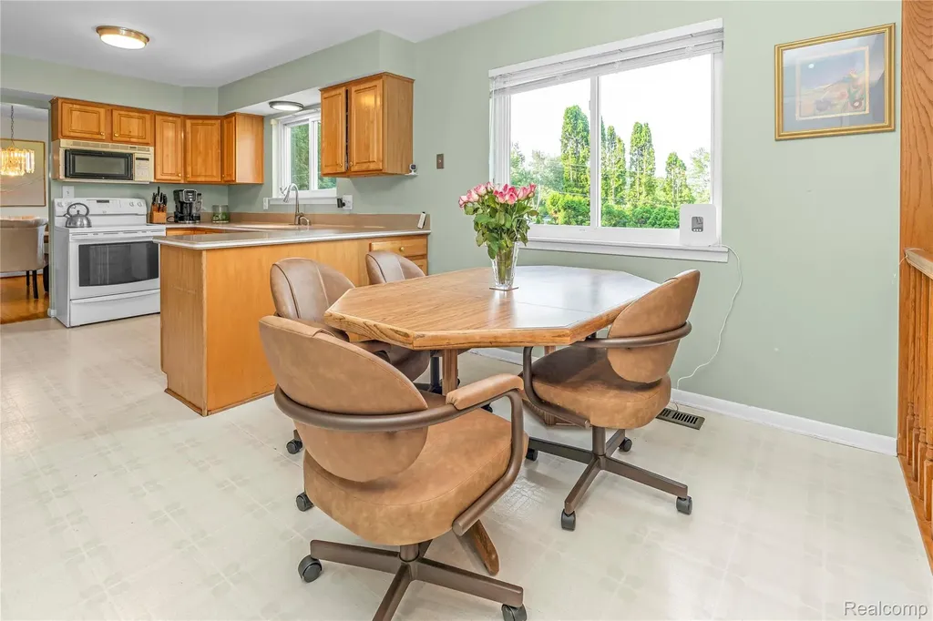 3739 Fife Lane West Bloomfield Charter Township MI 48323