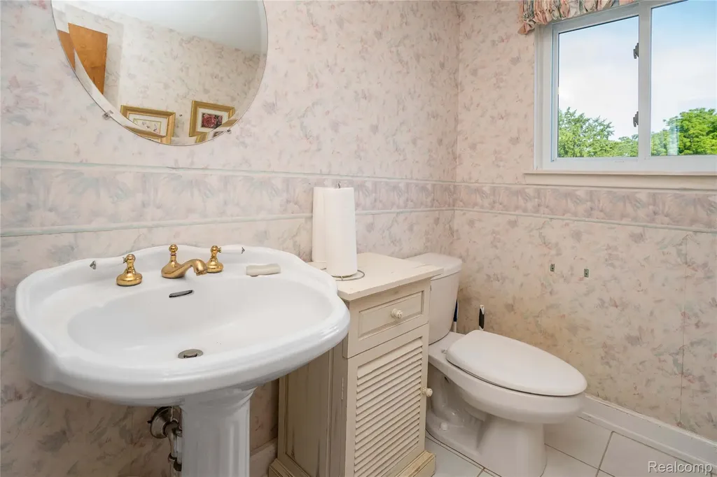 3739 Fife Lane West Bloomfield Charter Township MI 48323