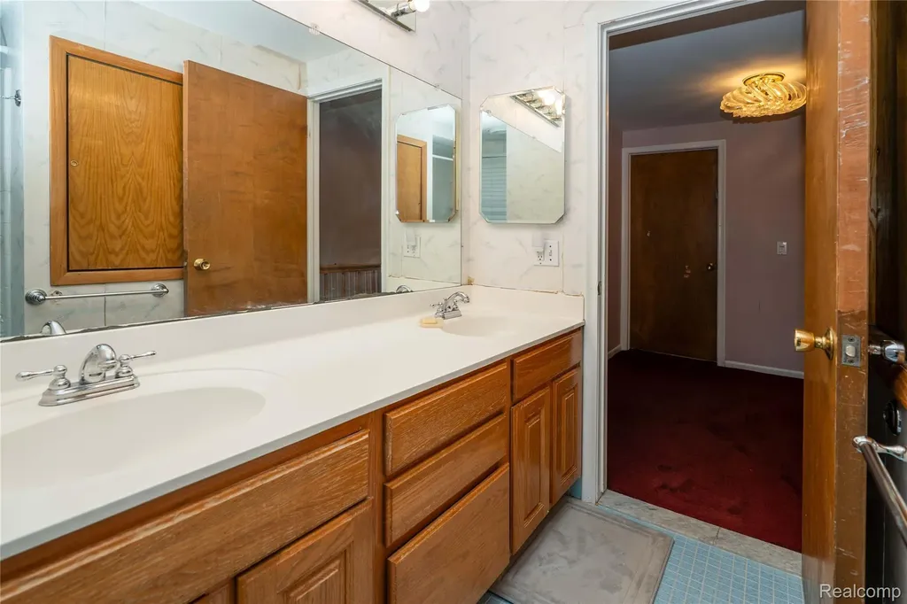 3739 Fife Lane West Bloomfield Charter Township MI 48323