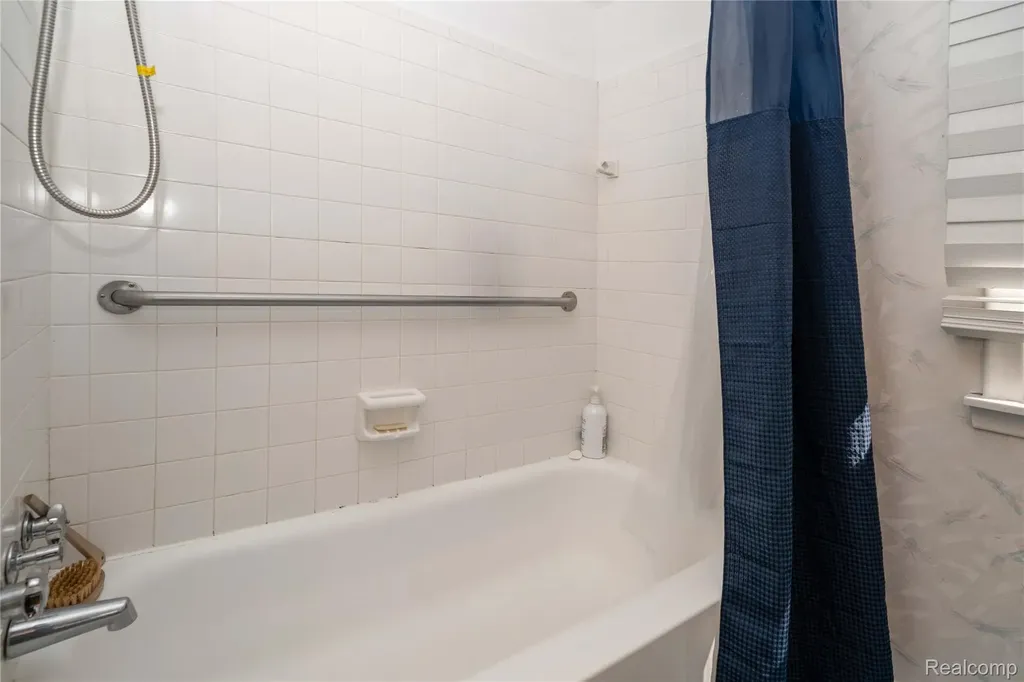 3739 Fife Lane West Bloomfield Charter Township MI 48323