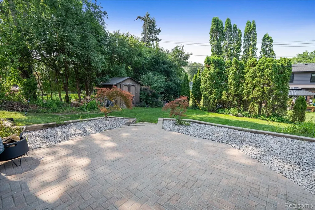 3739 Fife Lane West Bloomfield Charter Township MI 48323