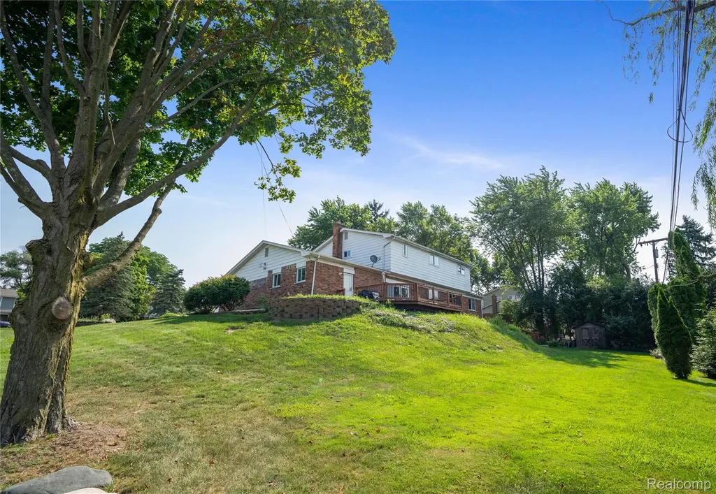 3739 Fife Lane West Bloomfield Charter Township MI 48323