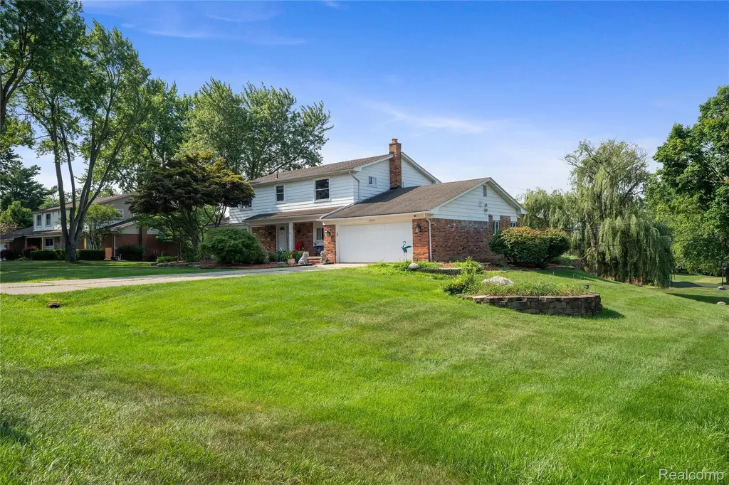 3739 Fife Lane West Bloomfield Charter Township MI 48323
